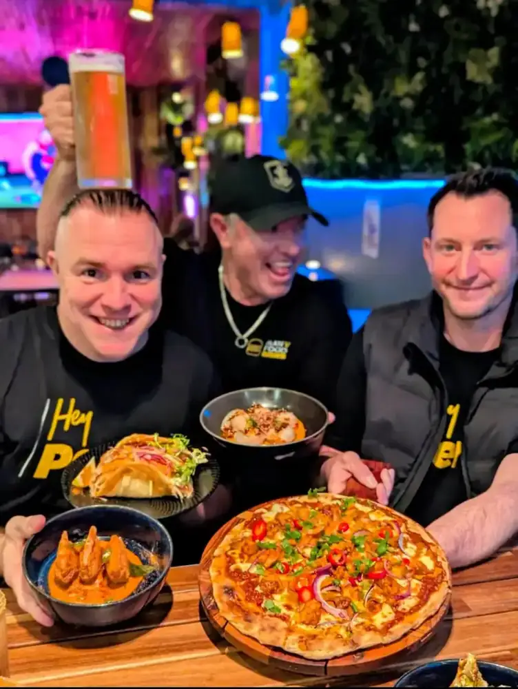 Three guests with a naanzza and share plates at Forktales