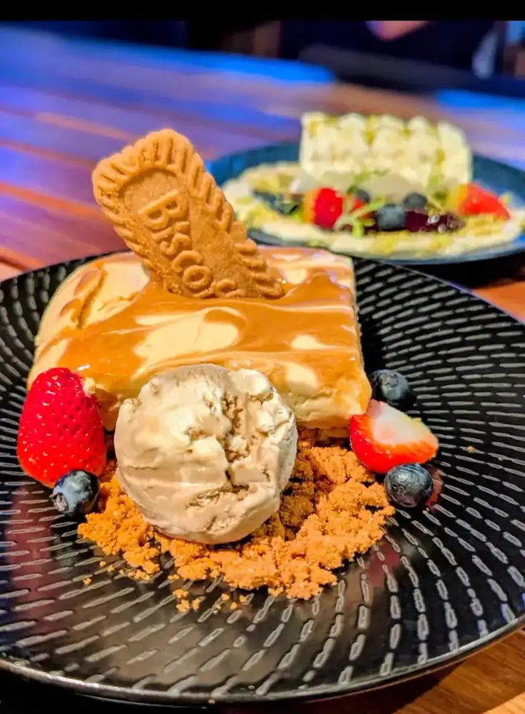 Biscoff dessert with ice cream and a Biscoff biscuit